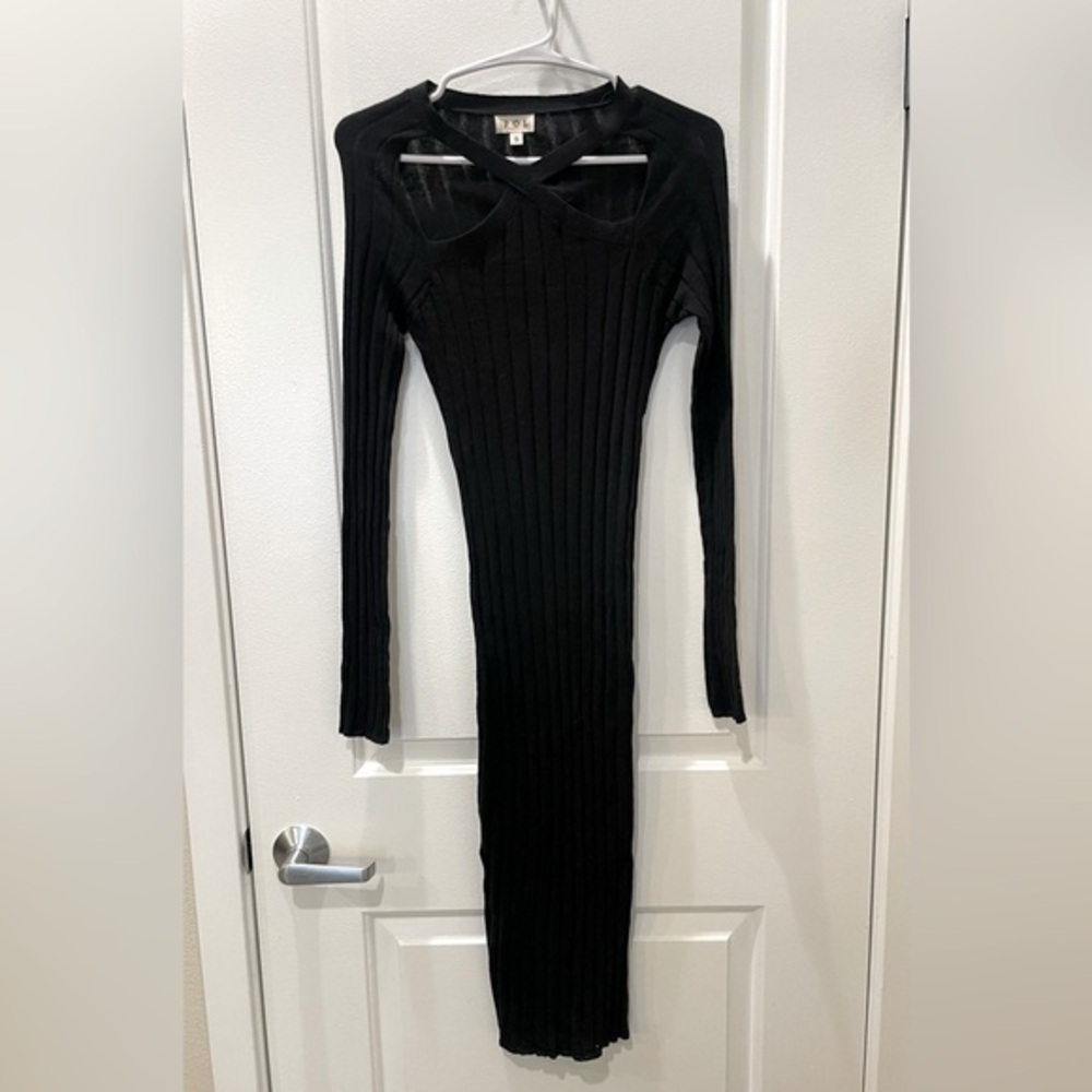 POL…Elegant Black Ribbed Knit Dress